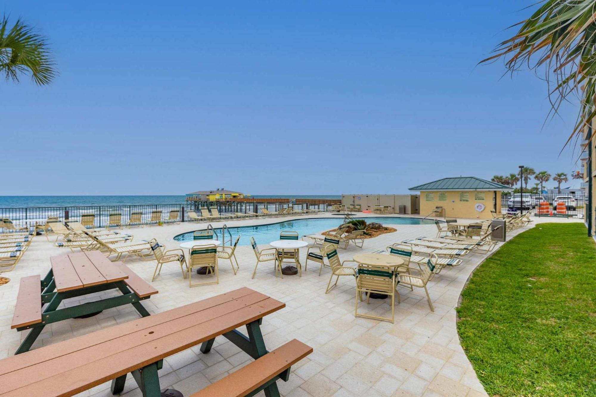 Ocean Front Condo With Amazing Views! Sunglow Resort 402 By Brightwild Daytona Beach Shores Exterior foto